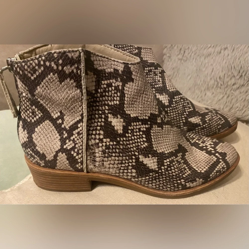 Dolce Vita Tavin Snakeskin Ankle Booties Size 8 - Picture 1 of 5